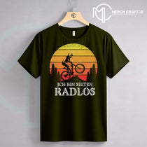 T-Shirt Designs für Deutsch merch by amazon featuring a cyclist against a sunset background with text Ich bin selten Radlos.