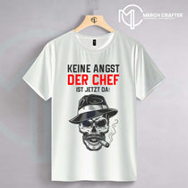 T-Shirt Designs für Deutsch merch by amazon featuring a skull in a hat with the text 'KEINE ANGST DER CHEF IST JETZT DA!'.
