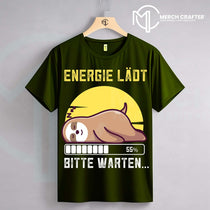 Energie lädt bitte warten T-Shirt Designs für Deutsch merch by amazon mit einem schlafenden Faultier.